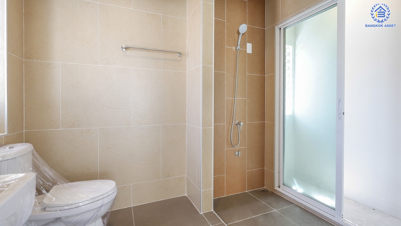 บ้านมือสองตกแต่งใหม่ ม.มณีรินทร์พาร์ค รัตนาธิเบศร์-ท่าอิฐ แบรนด์ Property Perfect เนื้อที่ 71.3 ตร.ว. ฟังก์ชัน 4 ห้องนอน 3 ห้องน้ำ 1 ห้องอเนกประสงค์ จอดรถได้ 4 คัน บนทำเลศักยภาพ เชื่อมต่อทั้ง ถ.รัตนาธิเบศร์ และถ.ราชพฤกษ์ ใจกลาง 2 เซ็นทรัลฯ  ใกล้ทางด่วนงามวงศ์วาน และเพียง 10 นาที ถึงรถไฟฟ้า "สถานีบางรักน้อยท่าอิฐ"